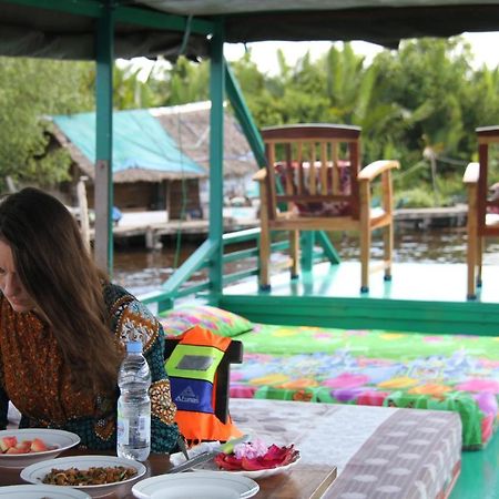 Orangutan Kelotok Houseboat For 6 Person Hotel Pangkalan Bun Exterior photo