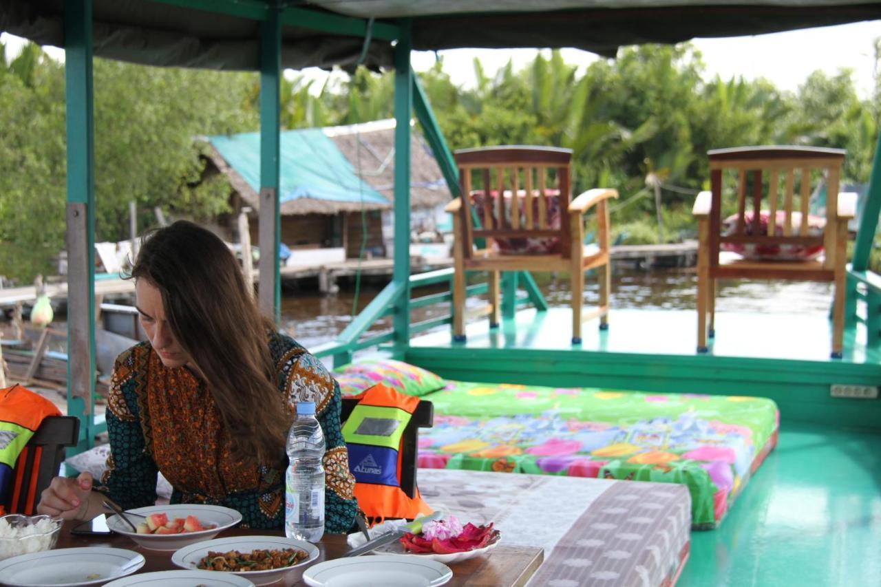 Orangutan Kelotok Houseboat For 6 Person Hotel Pangkalan Bun Exterior photo