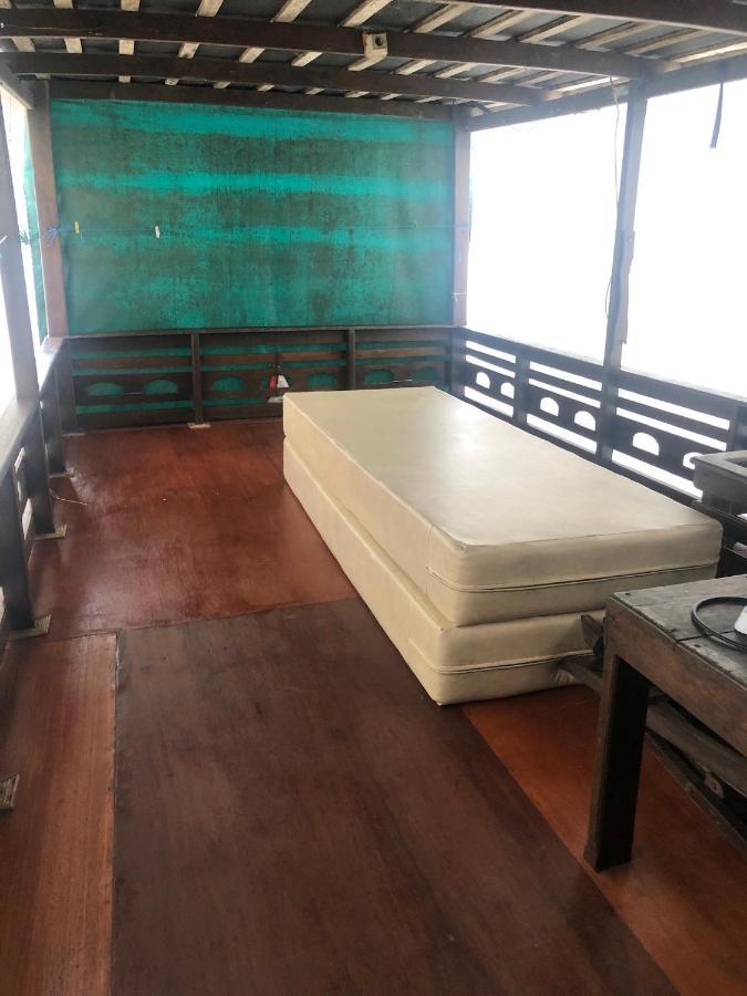 Orangutan Kelotok Houseboat For 6 Person Hotel Pangkalan Bun Exterior photo